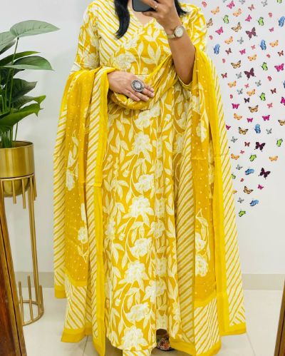 Floral Print Mughal Theme Kurti Pant Dupatta Set