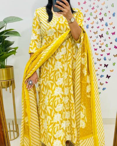 Floral Print Mughal Theme Kurti Pant Dupatta Set