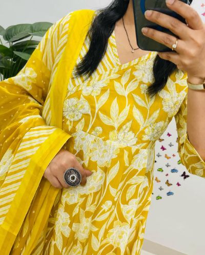 Floral Print Mughal Theme Kurti Pant Dupatta Set